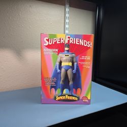 Super Friends! Batman Maquette Figure Collectible