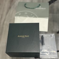 High-quality luxury-style men’s watch