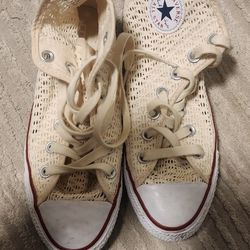 Converse Women size 7 Chuck Taylor All Star Crochet off white hightop Sneaker