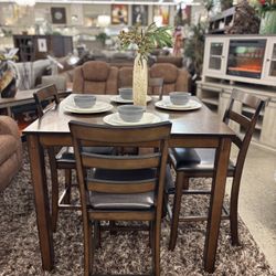 Beautiful 5pc Dining Table 
