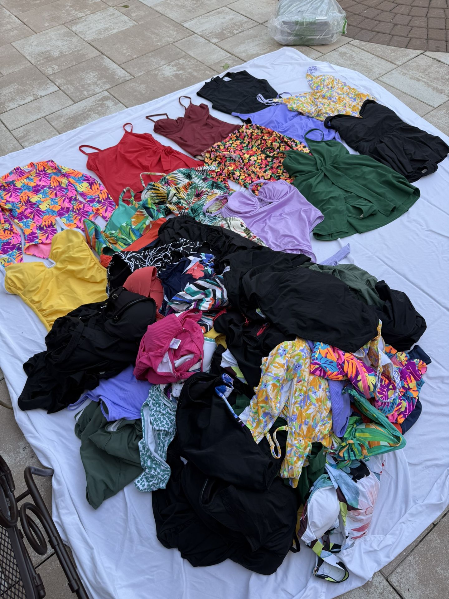 70 Pcs Swimsuits Mix color and Sizes