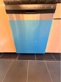 Frigidaire Stainless Built-In Dishwasher Model FDB1050REC2