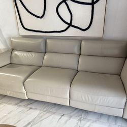 Leather couch Natuzzi brand beige/ sofa de cuero Natuzzi
