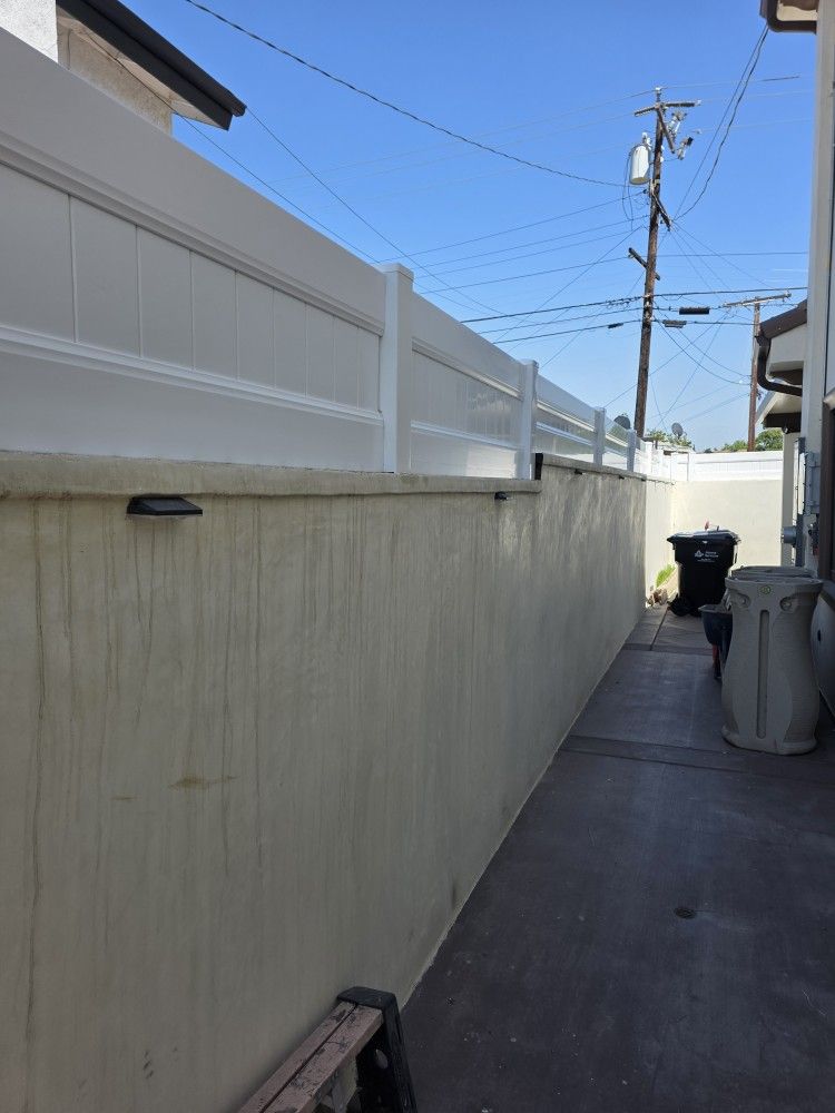 Topper Fence Gate Vinyl Fence
