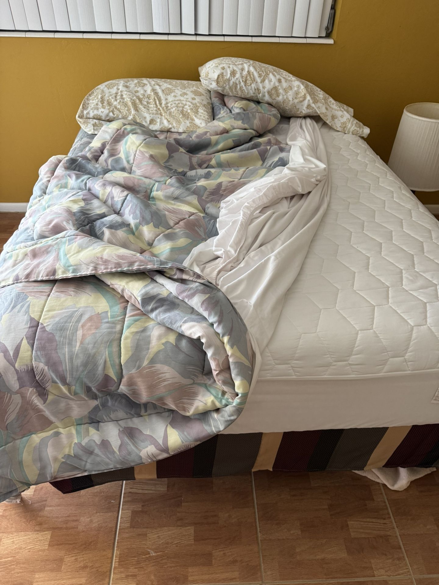 Mattress, Box Spring,frame, Pillows, Sheets And Bedspread