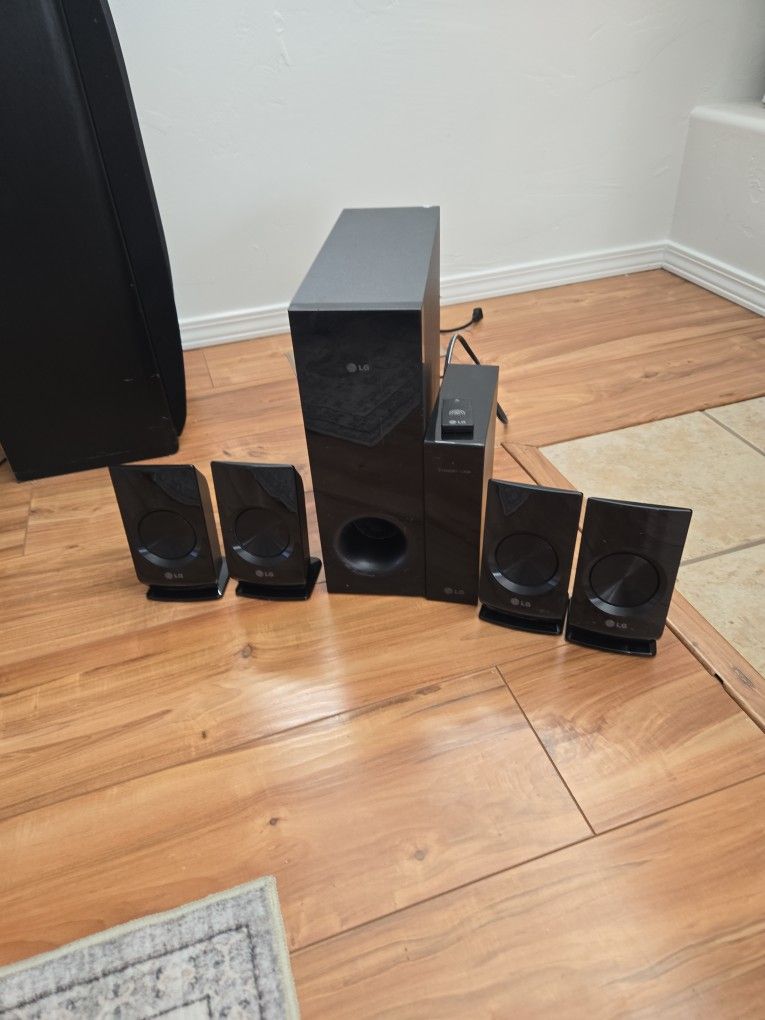 LG Wireless 4 Speakers And Sub With Wireless Link Box