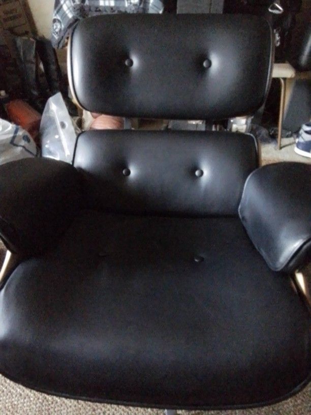 Eames Lounge Chair and Ottoman Replica Need Gone Haven't ROOM