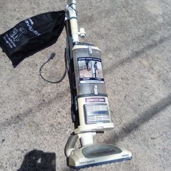 Shark Lift Away Vacuum+Attachments 30.00