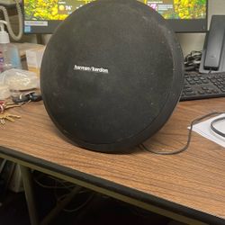 Harman/kardon Bluetooth Speaker. Works