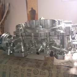 4 Barrel Carburetor 600 CFM Edelbrock 