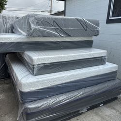 Queen Size Memory Foam Mattress 12"      new Mattress