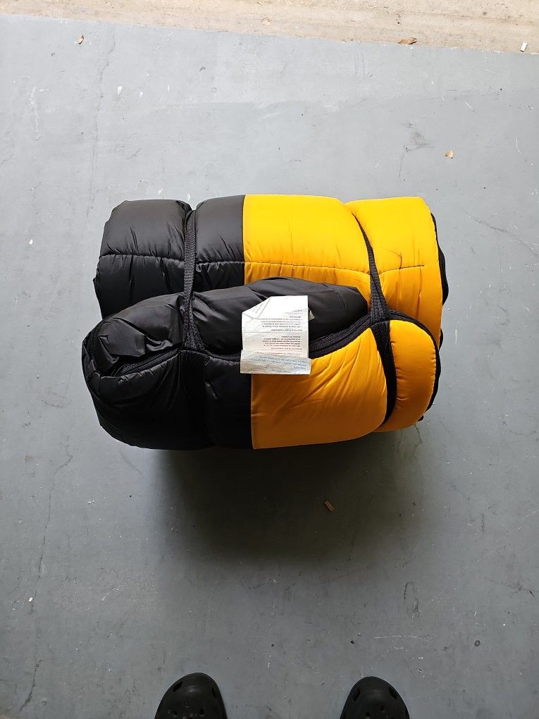 SLEEPING BAG, like new