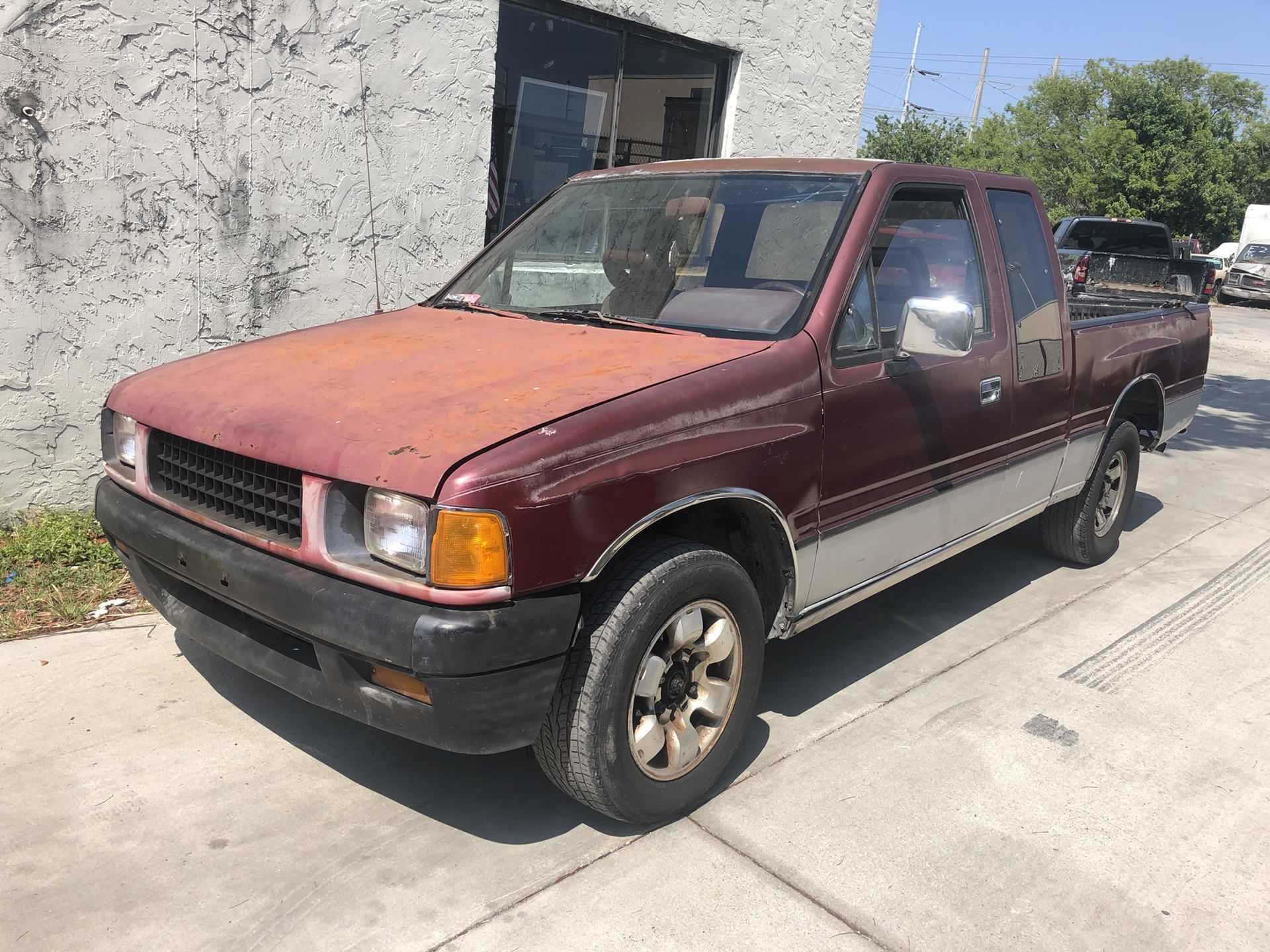 1990 Isuzu pickup truck 4 cylinders automatic 170k Miles