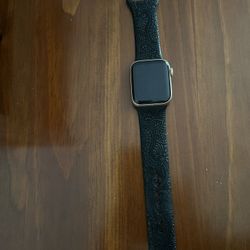 Apple Watch SE Rose Gold And Bands