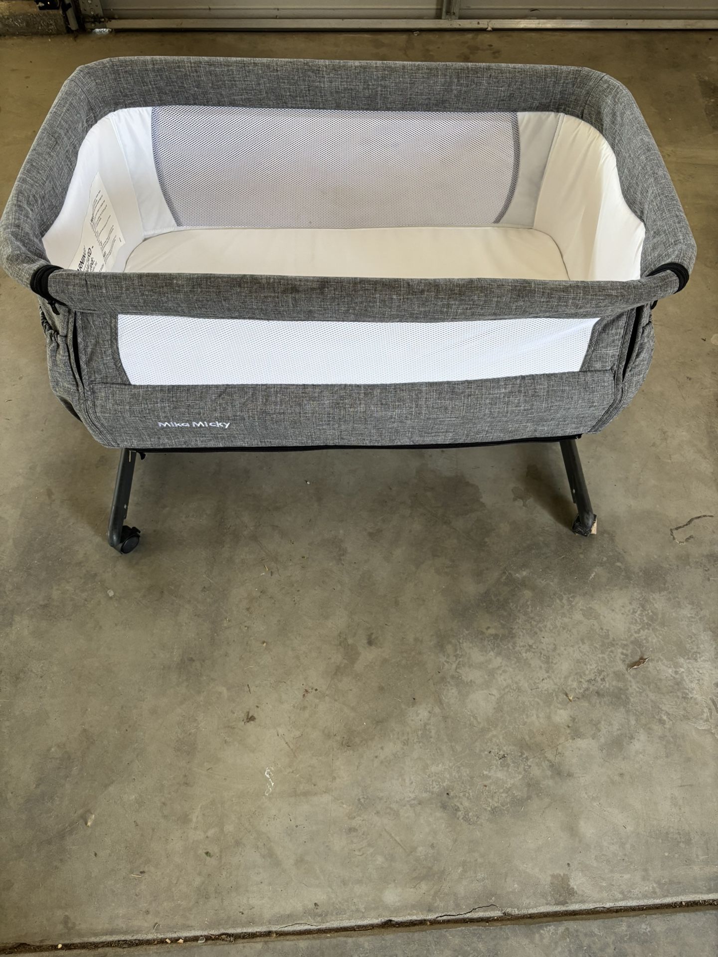 New Mika Micky Bassinet