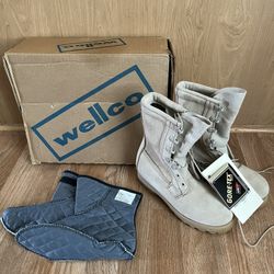 BRAND NEW Wellco Intermediate Cold/Wet Combat Weather Boots and liners