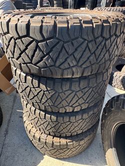 35x12.50r20 Nitto tires en excelentes condiciones de vida las 4