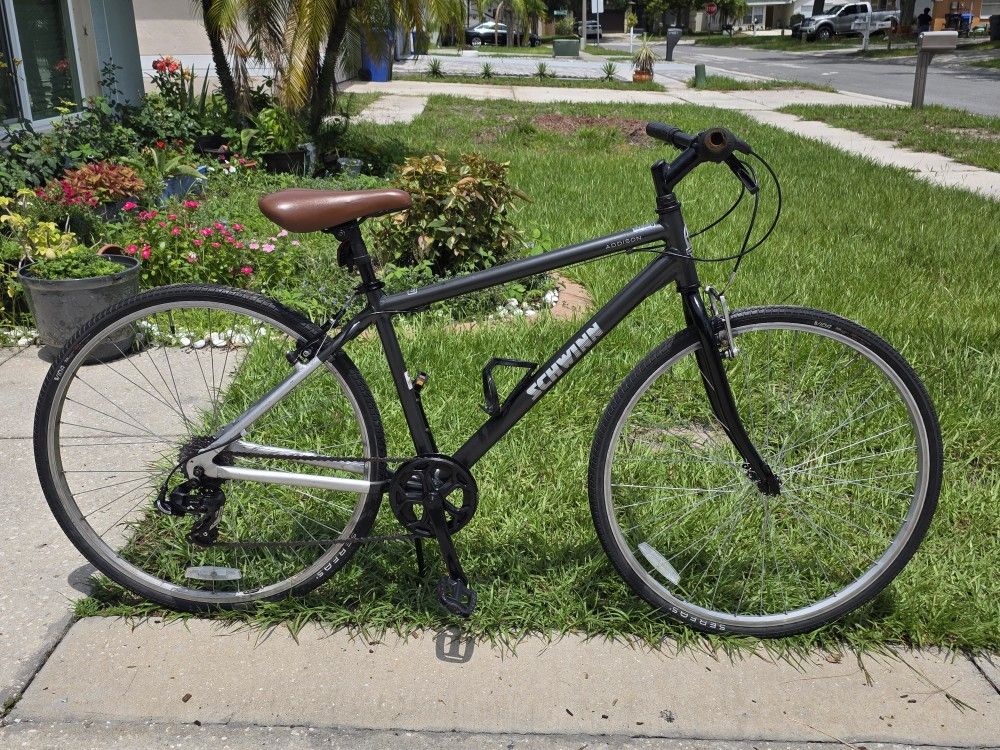Schwinn Addison 700c Hybrid Bike