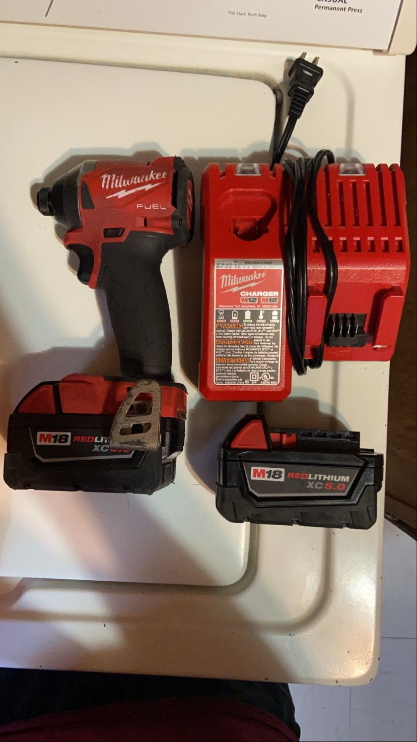 Milwaukee drill with 2 batteries and charger