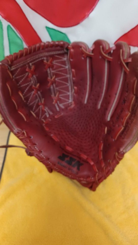 Right hand throw SSK DG2500 DX 10" Baseball Glove