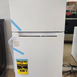 MAGIC CHEF, new two-door refrigerator, 10.1 cuft capacity, white 