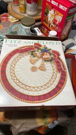 Fits and Floyd holiday canapé plate