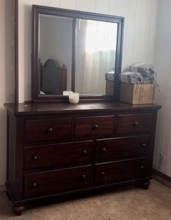 BEDROOM SET