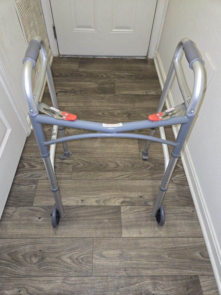Foldable 2 button walker with wheels.