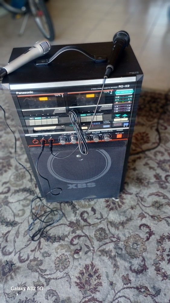 PANASONIC KARAOKE VINTAGE 8 TRACK MACHINE..WITH 2 MICROPHONE...