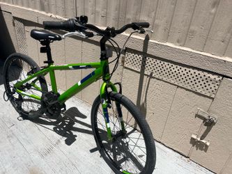 aluminium bike like new everything work good tires size 20”