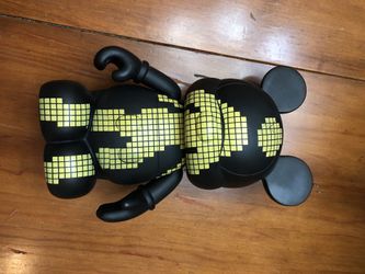 Walk Disney Vinylmation 9” Figure