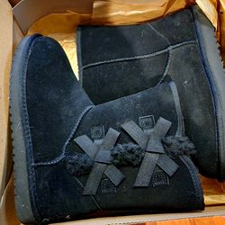 UGG Victoria Short (New)