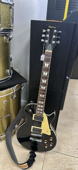 D’Angelico Bedford Deluxe Electric Guitar – Gloss Black Finish – Dual Humbucker Pickups – With Strap