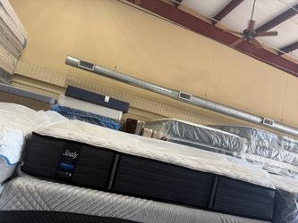 King sealy mattress and box springs