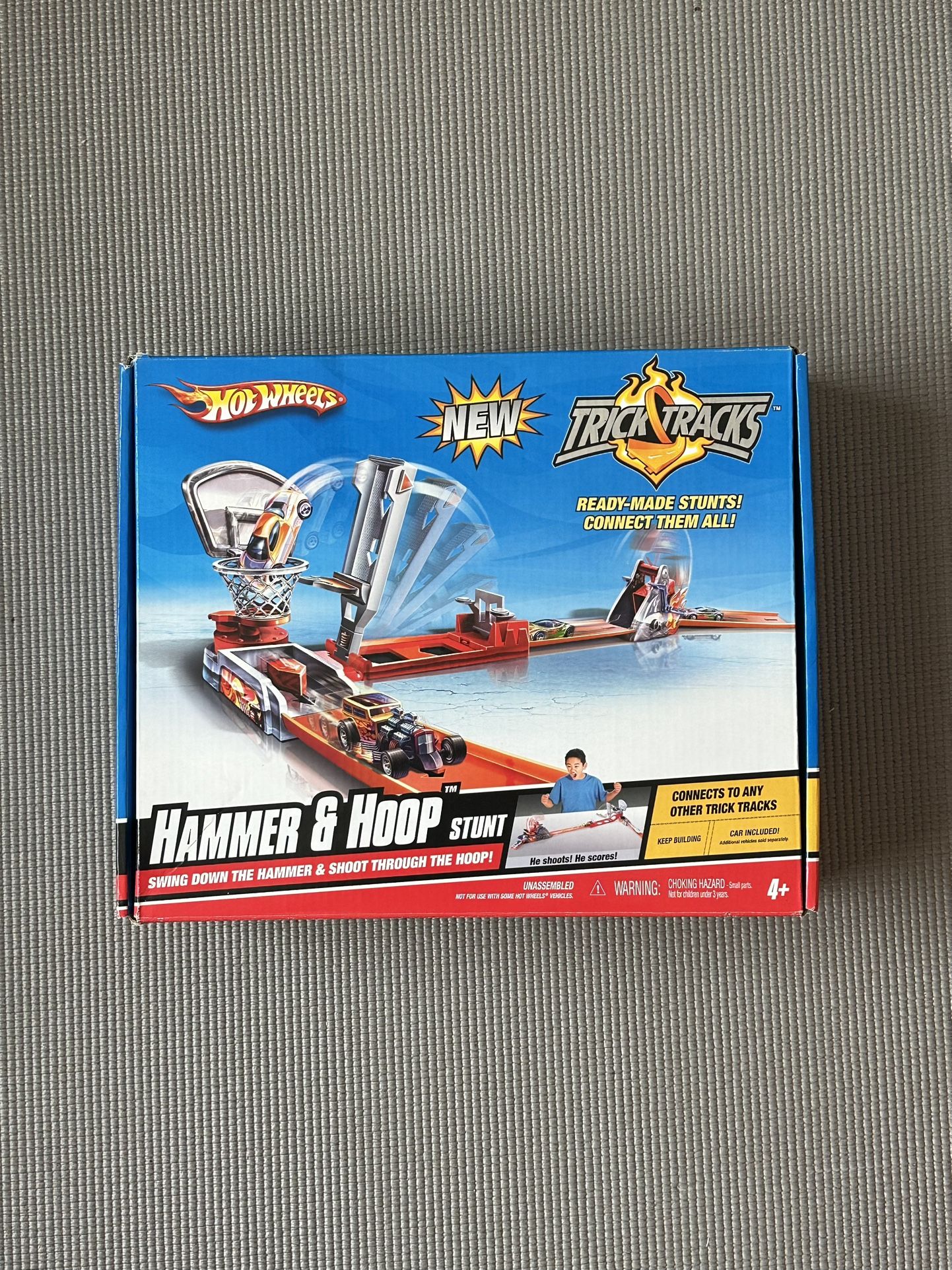 Brand New HOT WHEELS Hammer& Hoop Stunt Set Trick Tracks