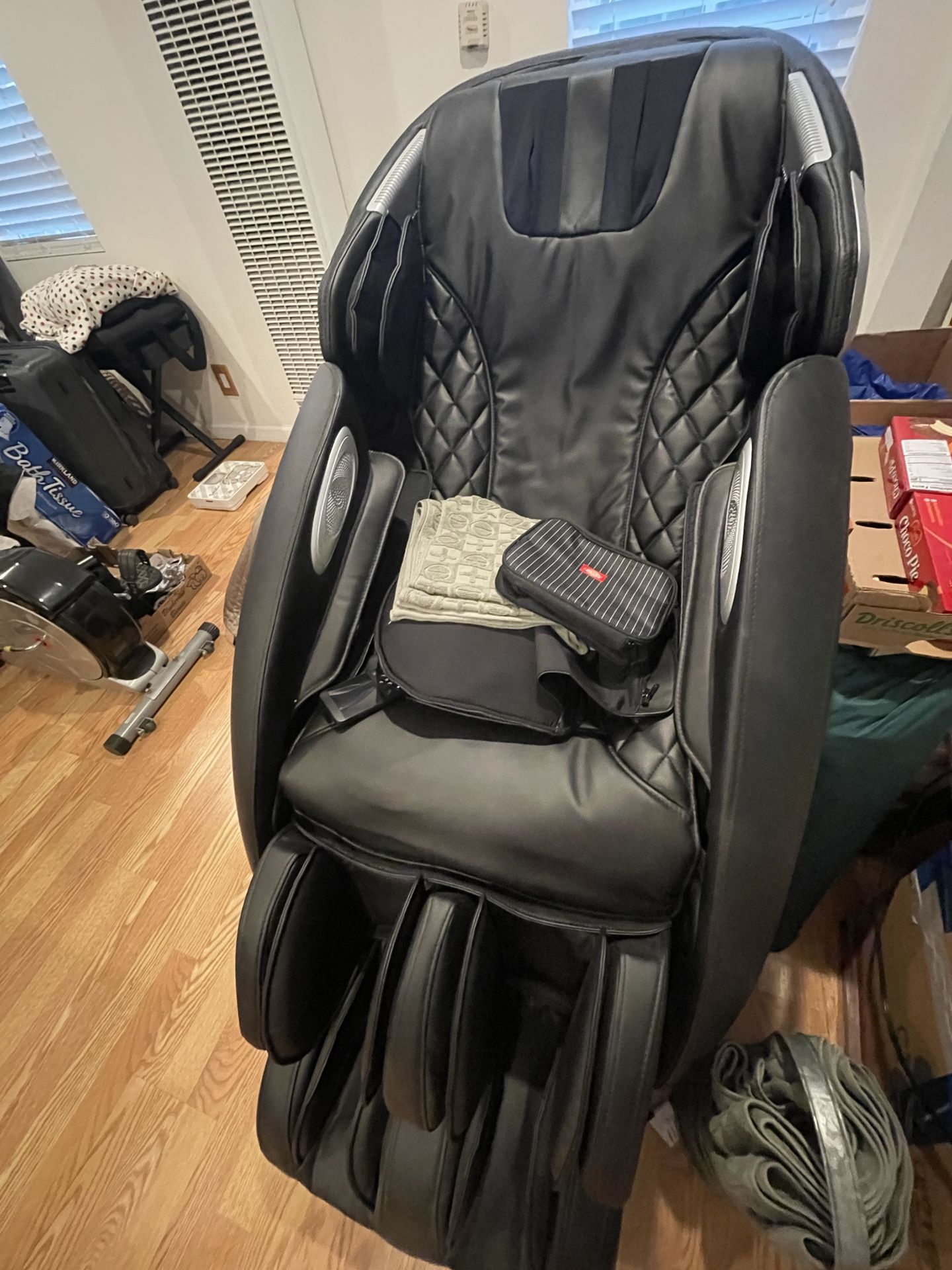 Osaki OS-4000XT Full Body Massage Chair – Excellent Condition!