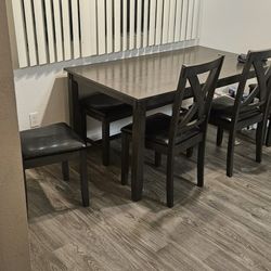 Table For Sale Must Go Before The 1st Make Me A Offer