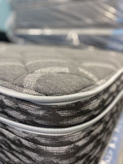 🚚 CLEARING OUT NEW King Mattresses – 20 Models on Display! 🌟 Brand New & In Plastic – Take Home Today for Just $10 Down! 💥