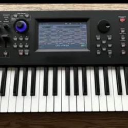 Yamaha MODX7 76-Key Synthesizer Workstation Keyboard