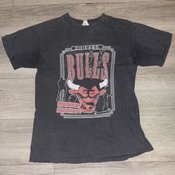 Vintage Throwback 80s 90s NBA Rare Chicago Bulls Distressed T-Shirt Size M