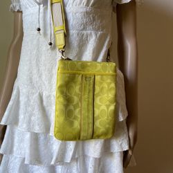 Coach Crossbody 💛💚