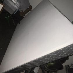 FREE QUEEN SIZE BOX SPRING