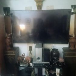 Samsung 70" LED 4K Smart TV needs repair