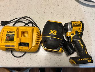 20V MAX*/60V MAX* Flexvolt 8 Amp Fast Charger  20V MAX XR Cordless Brushless 5 ATOMIC 20V MAX Cordle