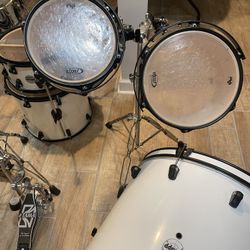 Journeyman Drum set /W Pearl Snare Drum