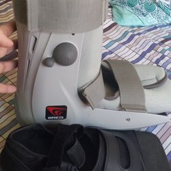 2 walking boots size 11 in Exallant Like New Condition can be used for both feet, Both for $50 pickup at country club and Grant