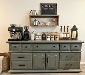 Broyhill Dresser : Buffet : Credenza : Coffee Bar- delivery available