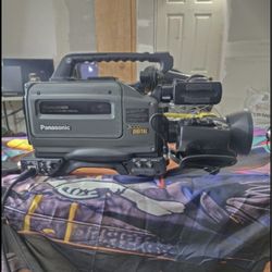 Panasonic AG-DP800HP SuperCam 3CCD Digital Camcorder – Powers On, Records