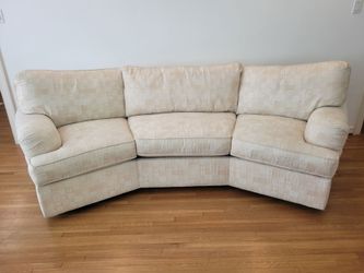Vintage 9-foot Bernhardt Sofa (like new)