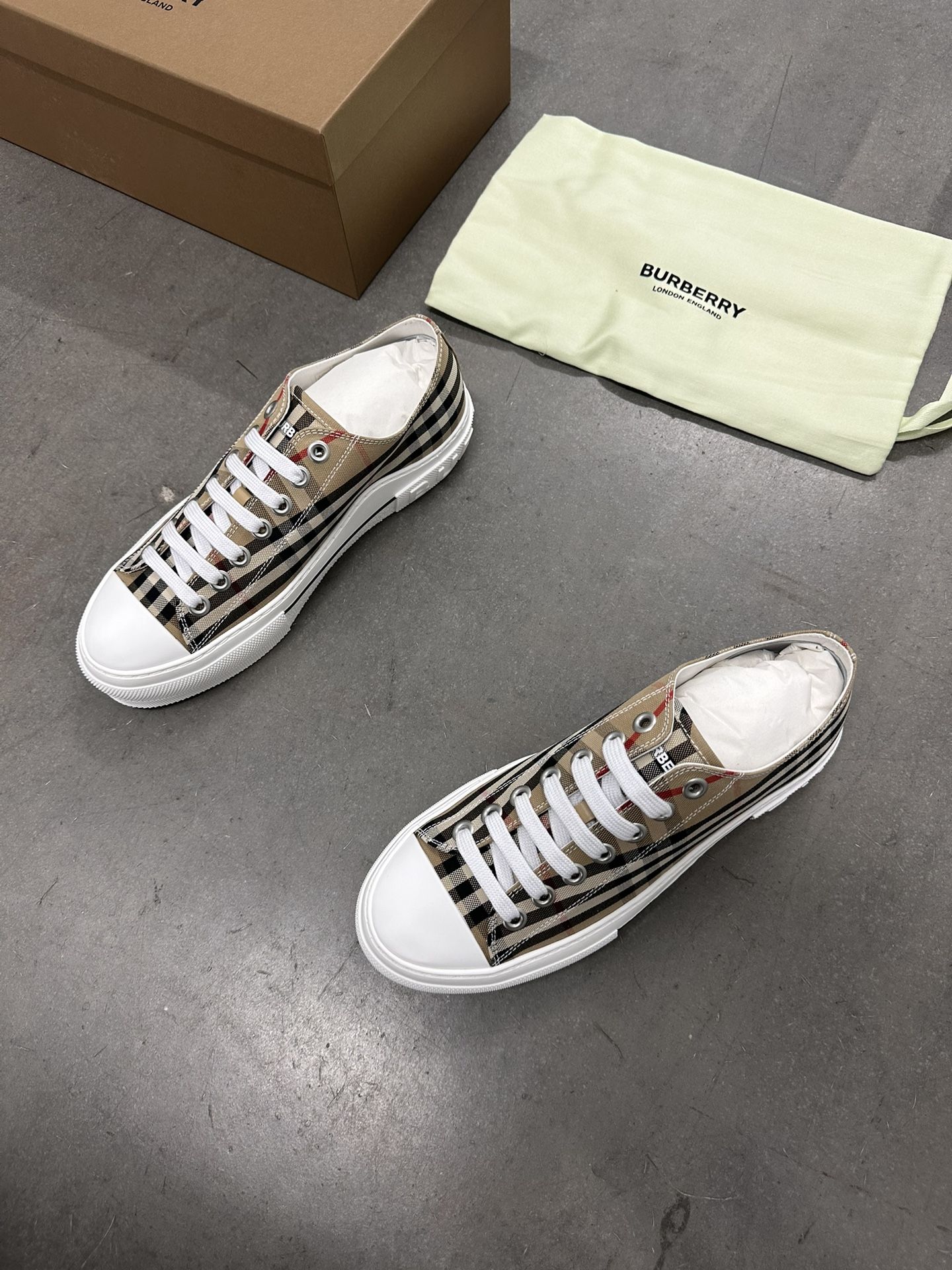 Tenis Burberry